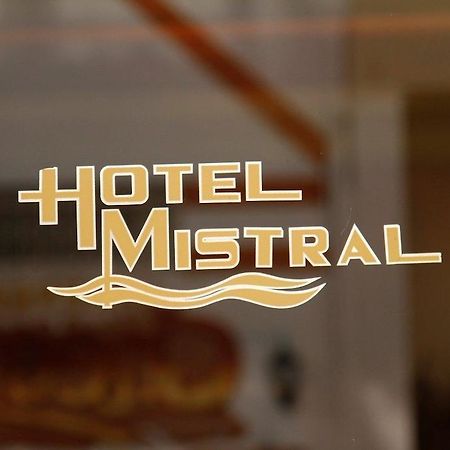 Hotel Mistral Пирей Экстерьер фото