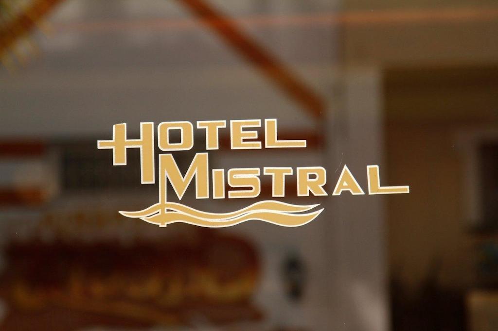 Hotel Mistral Пирей Экстерьер фото